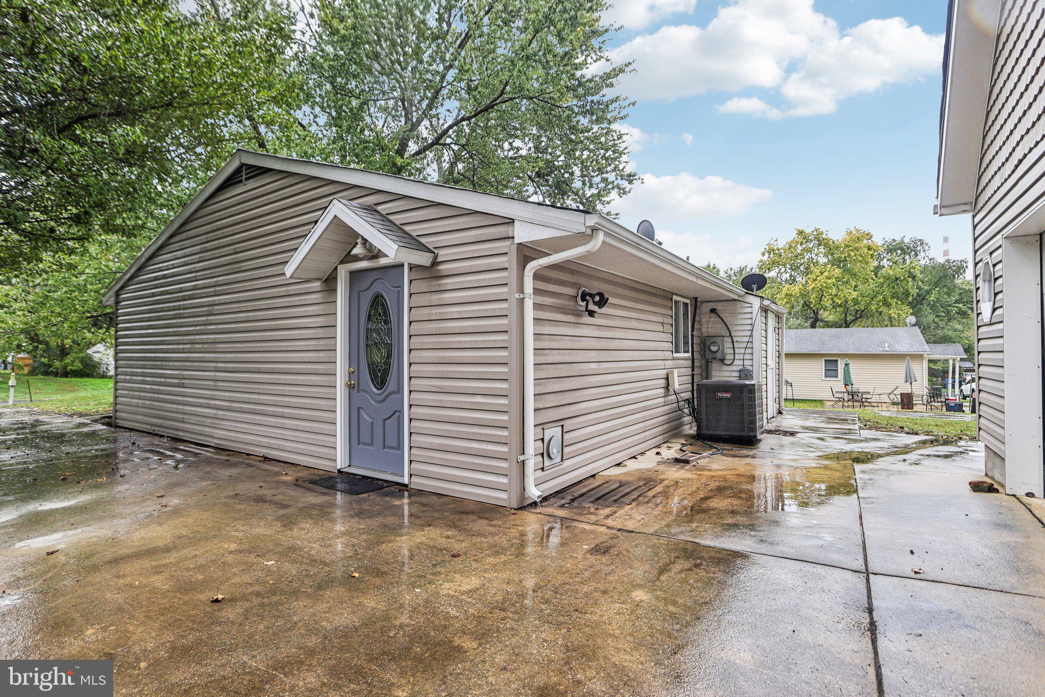 CLIFFTON ON THE POTOMAC - Residential