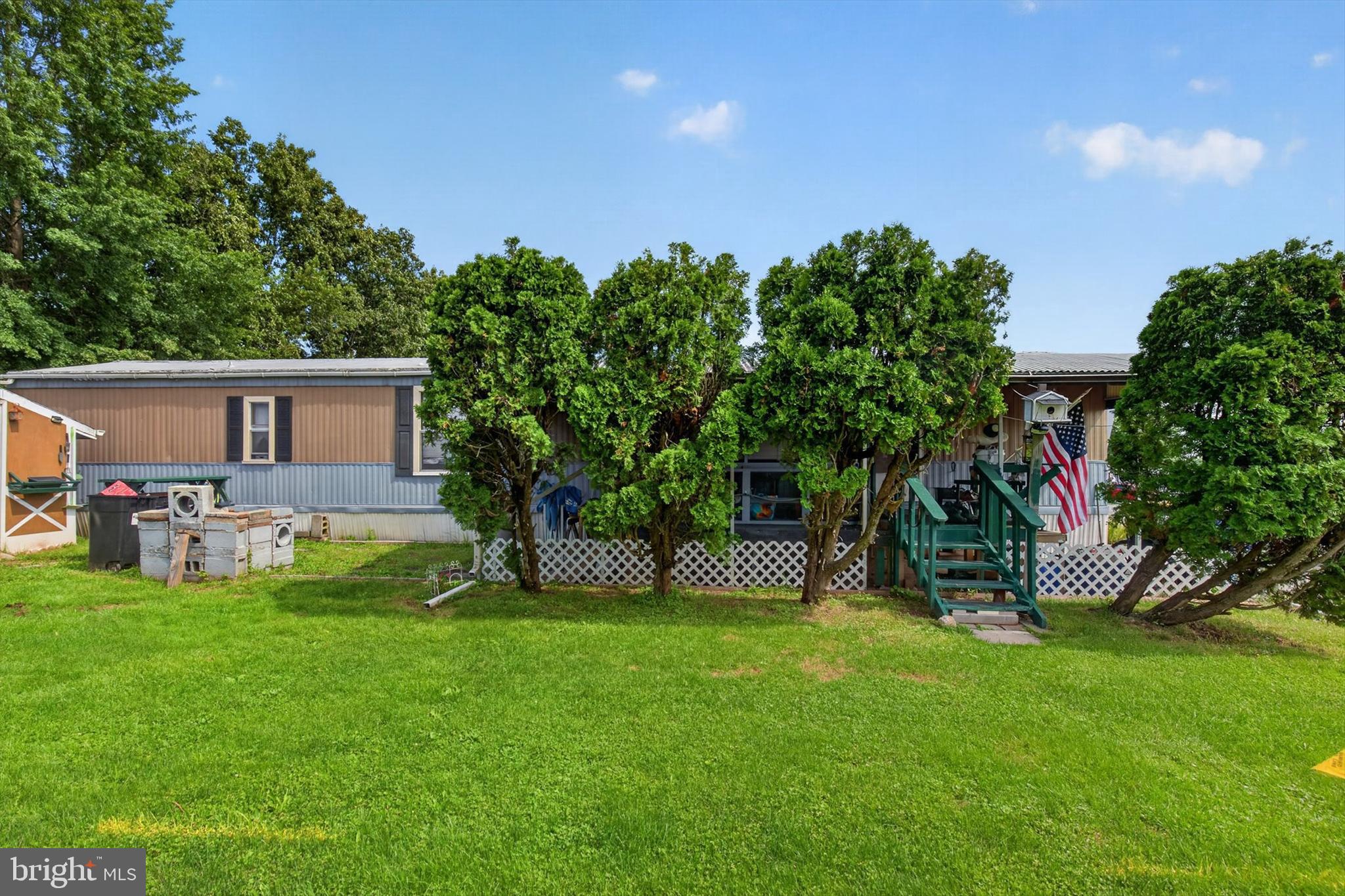 427 WALDORF DRIVE