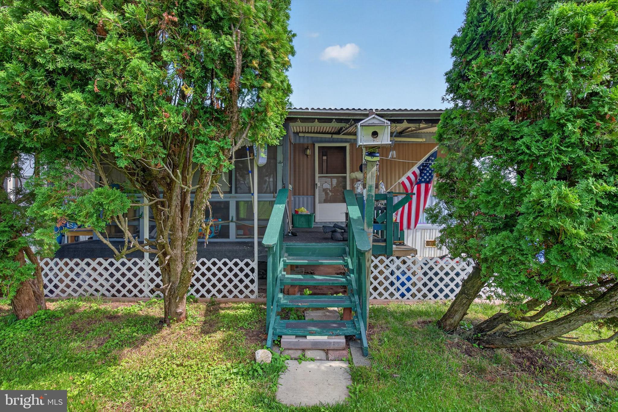 427 WALDORF DRIVE