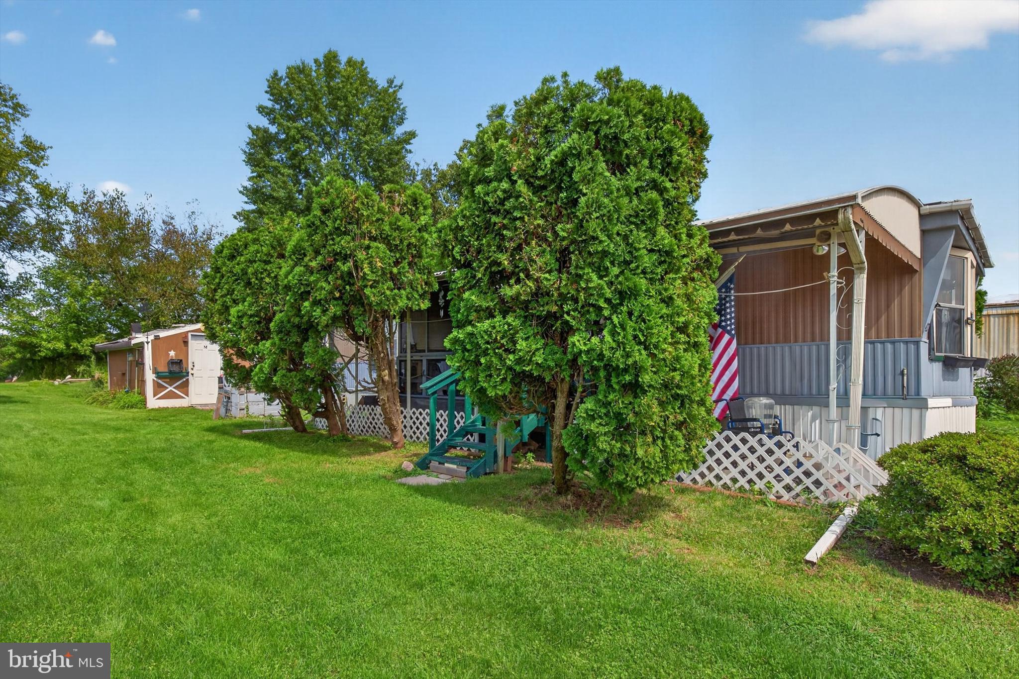 427 WALDORF DRIVE