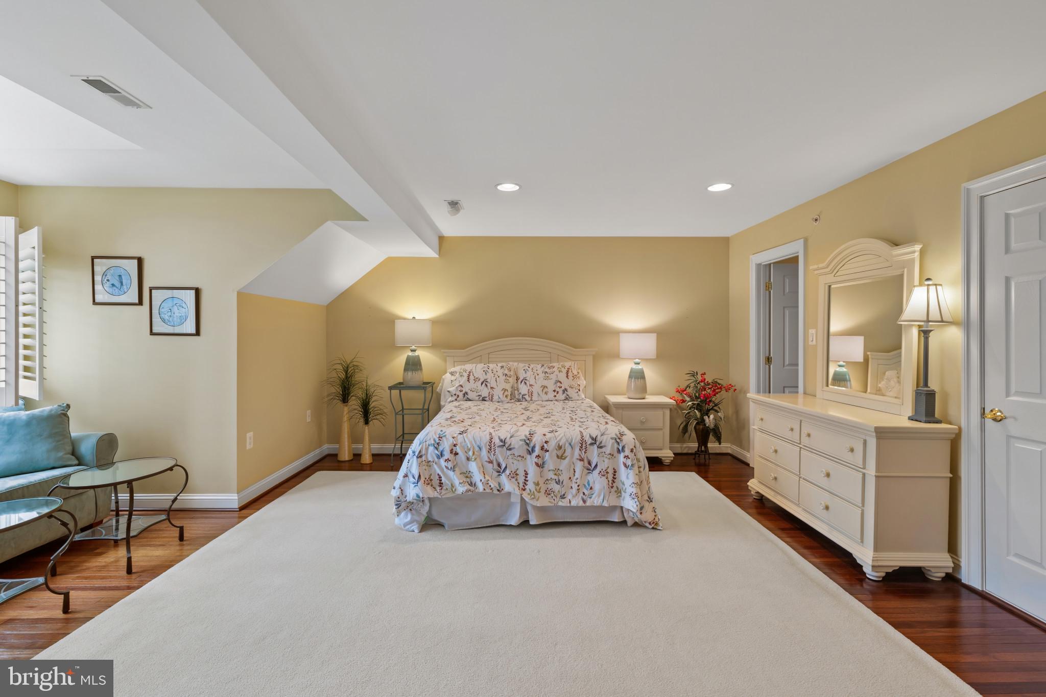 DUNLOY TOWNHOME - Residential