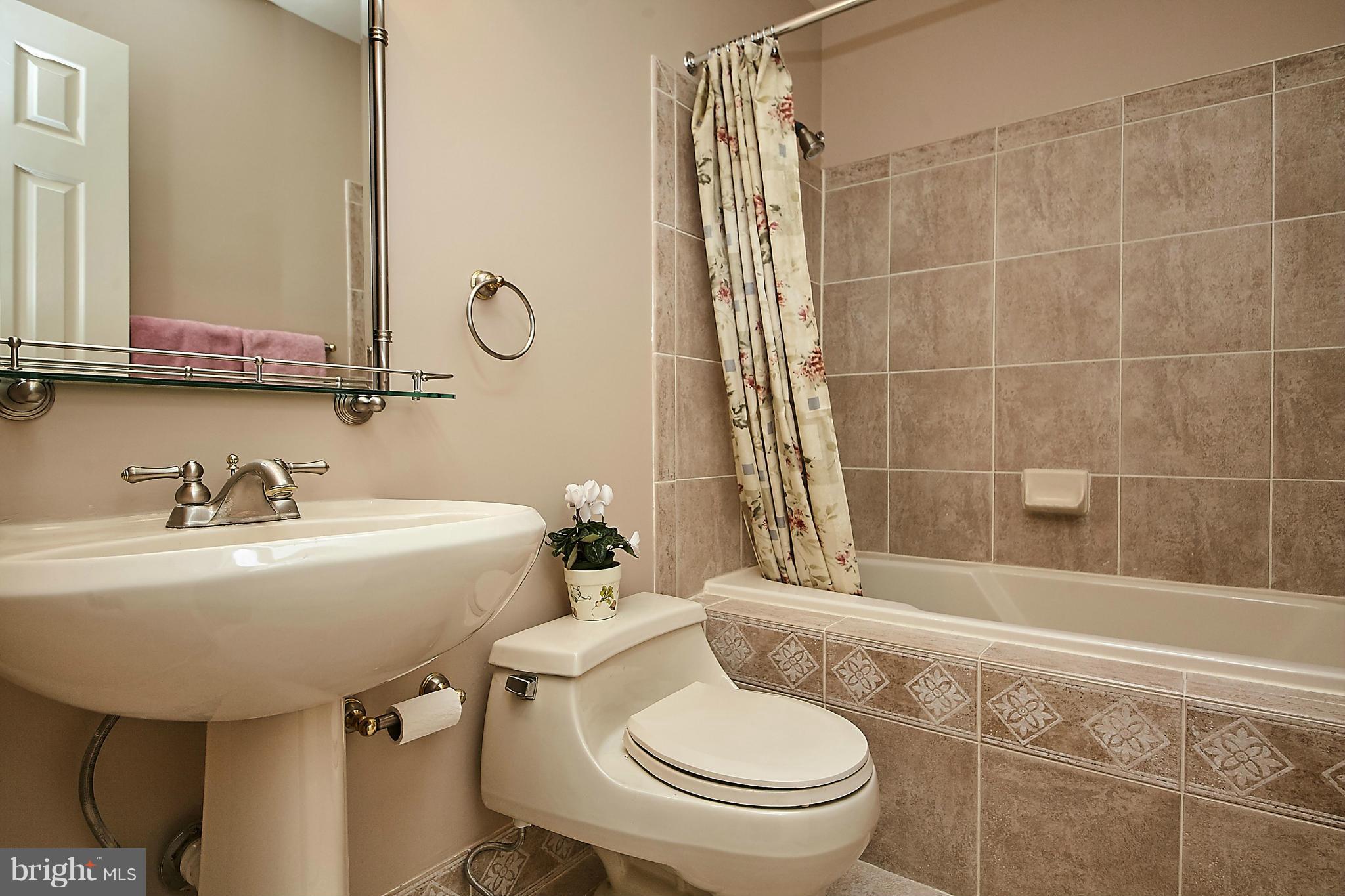 HAMPTON FOREST - Residential