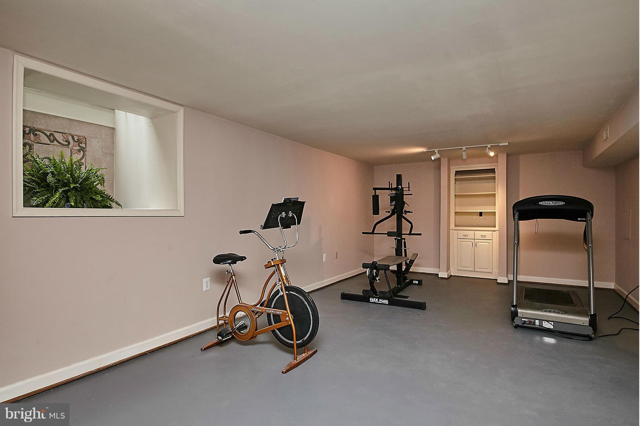 HAMPTON FOREST - Residential