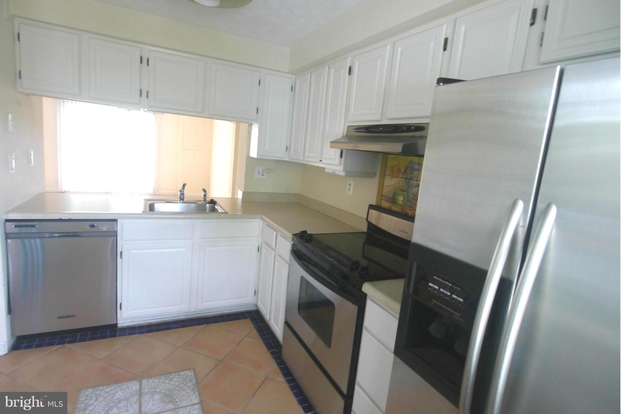 GUNNERS LAKE VILLAGE - Residential Lease