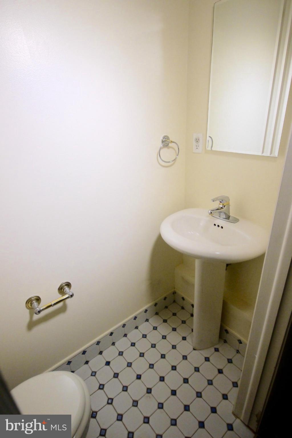 GUNNERS LAKE VILLAGE - Residential Lease