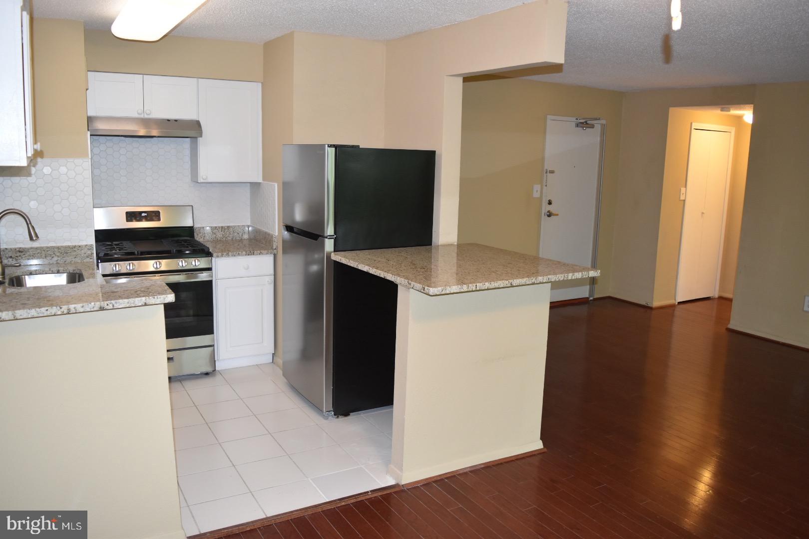 EOS TWENTY-ONE - Residential Lease