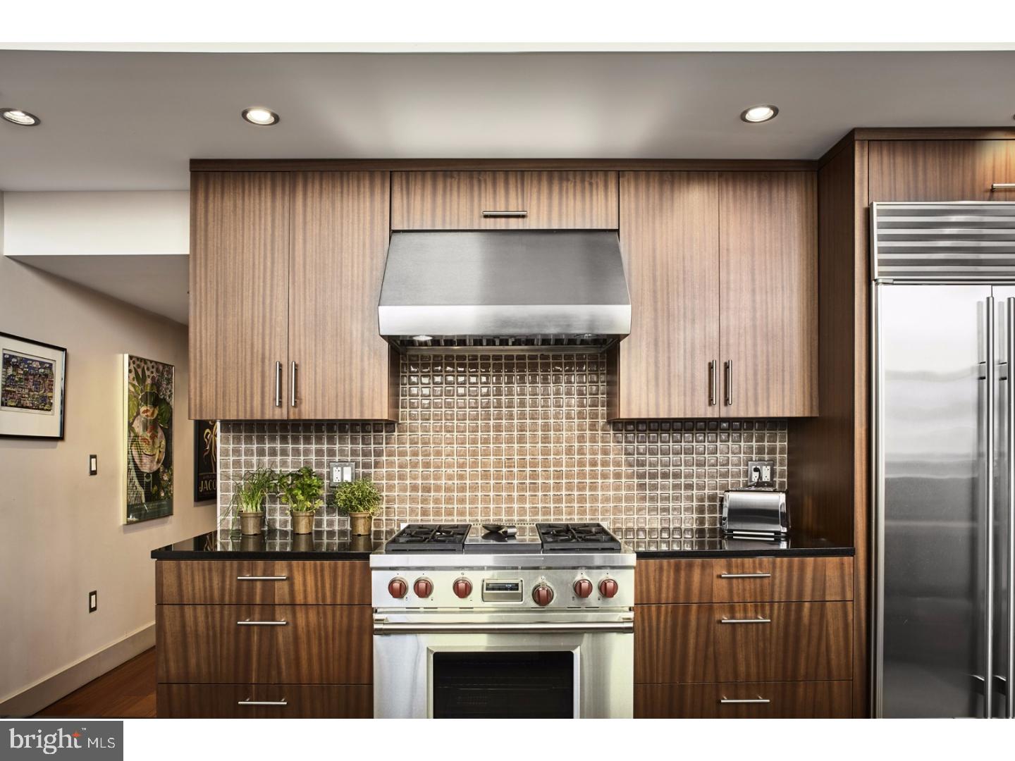 LOGAN SQUARE - Residential