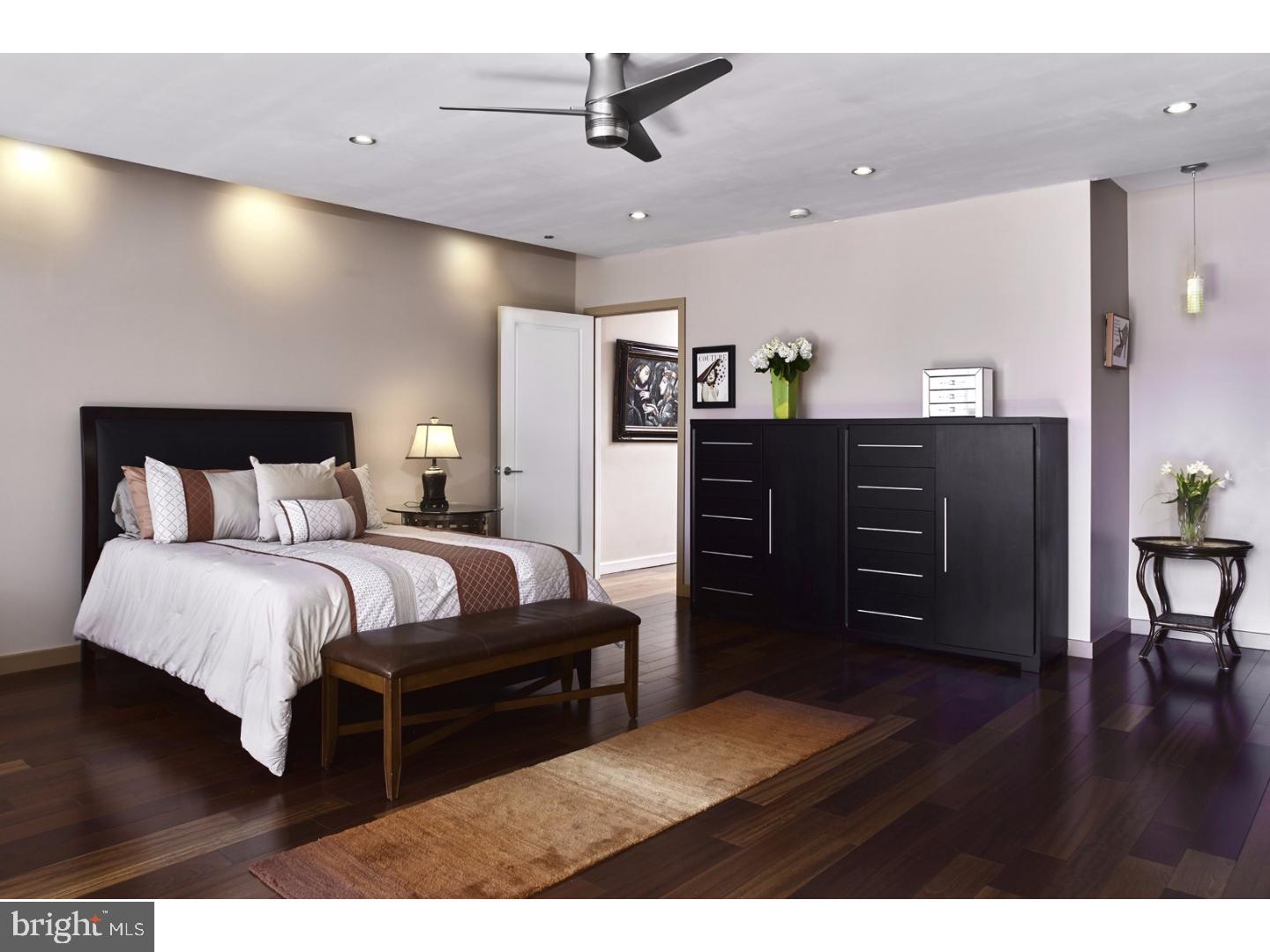 LOGAN SQUARE - Residential