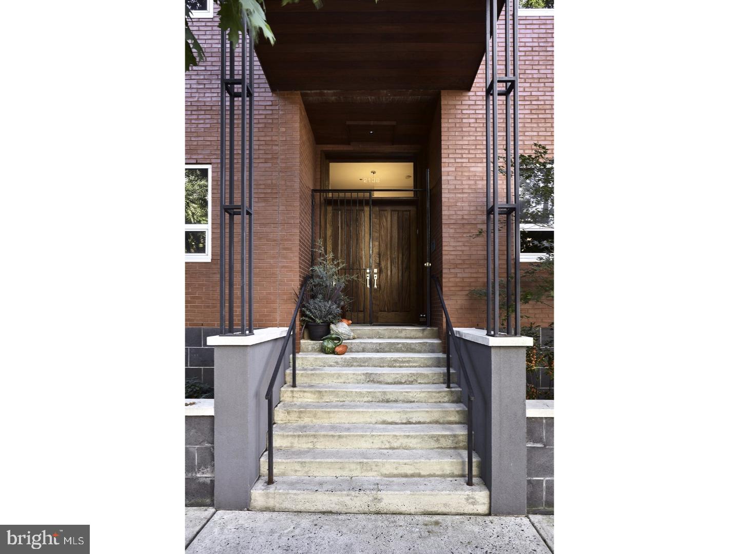 LOGAN SQUARE - Residential