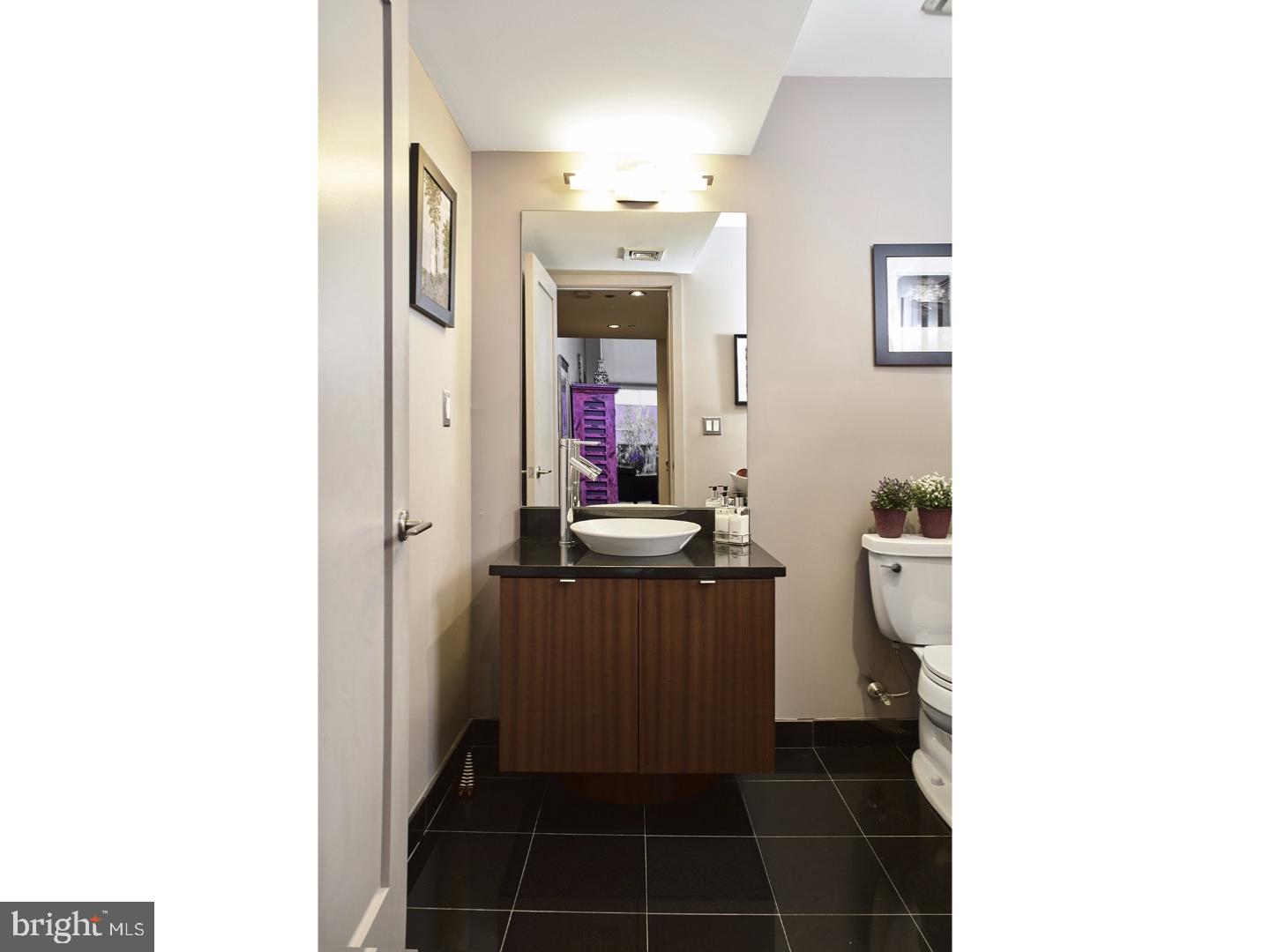 LOGAN SQUARE - Residential