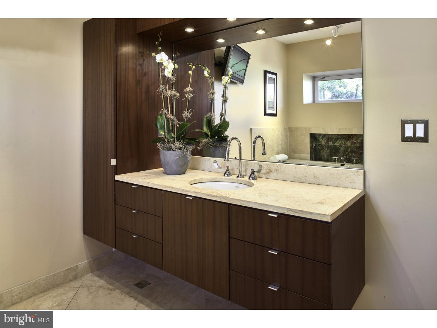 LOGAN SQUARE - Residential