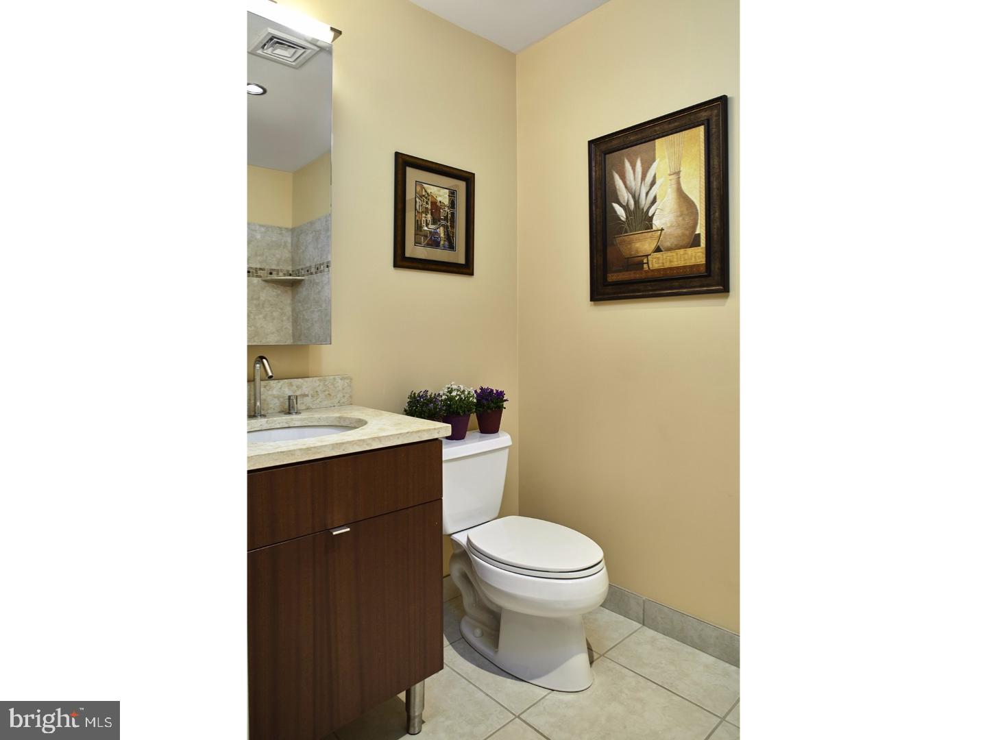 LOGAN SQUARE - Residential