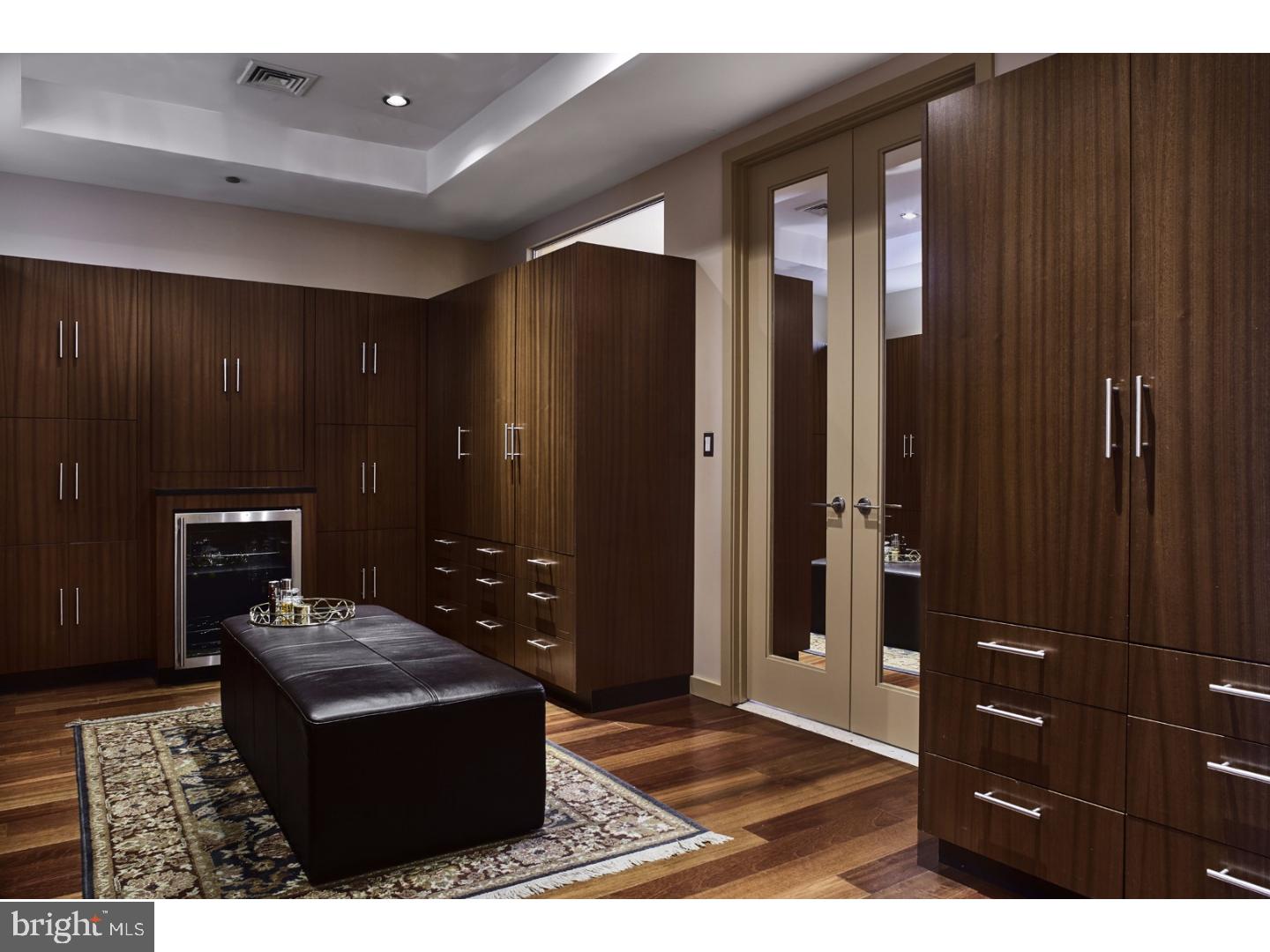 LOGAN SQUARE - Residential