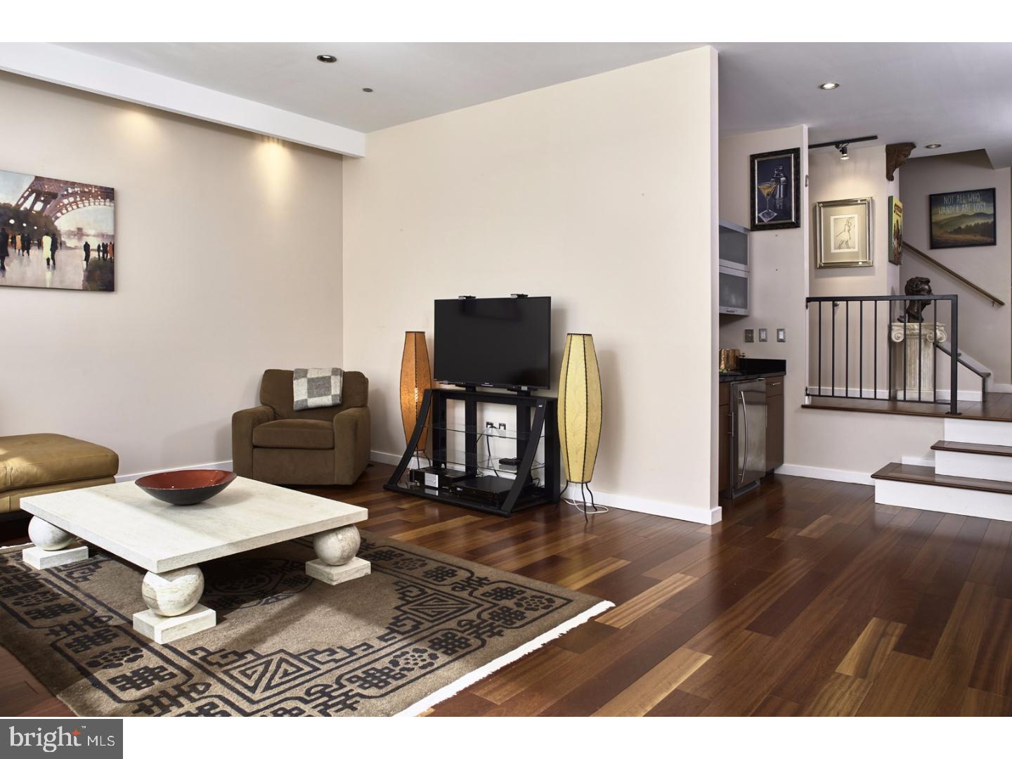 LOGAN SQUARE - Residential