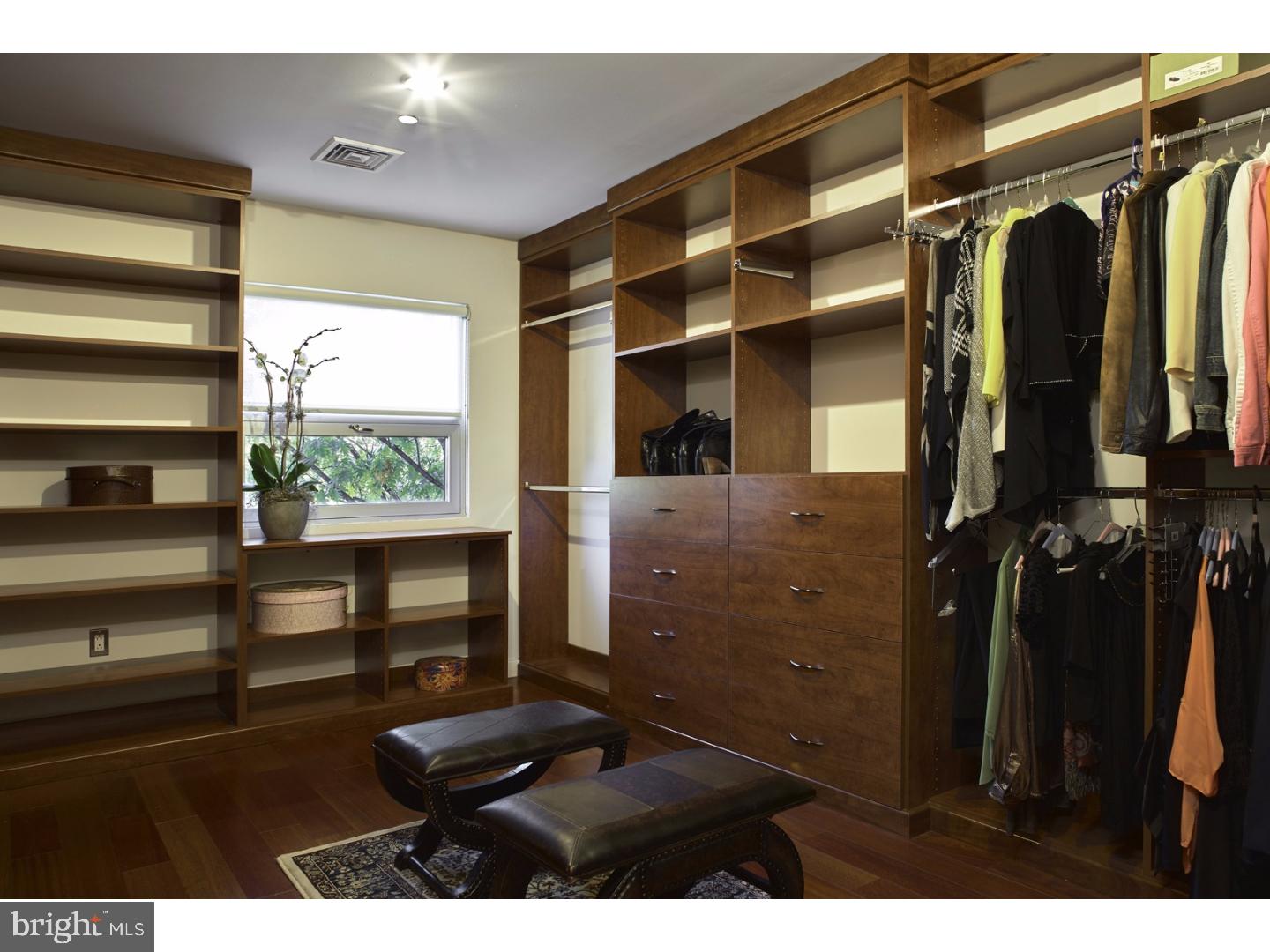 LOGAN SQUARE - Residential