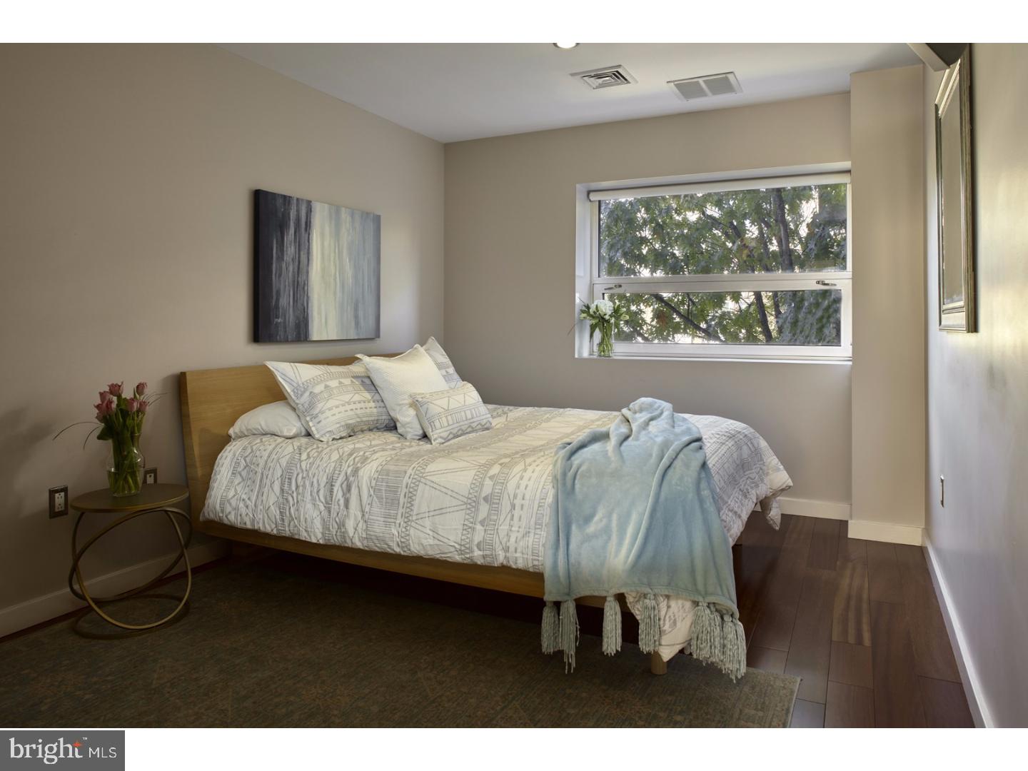 LOGAN SQUARE - Residential