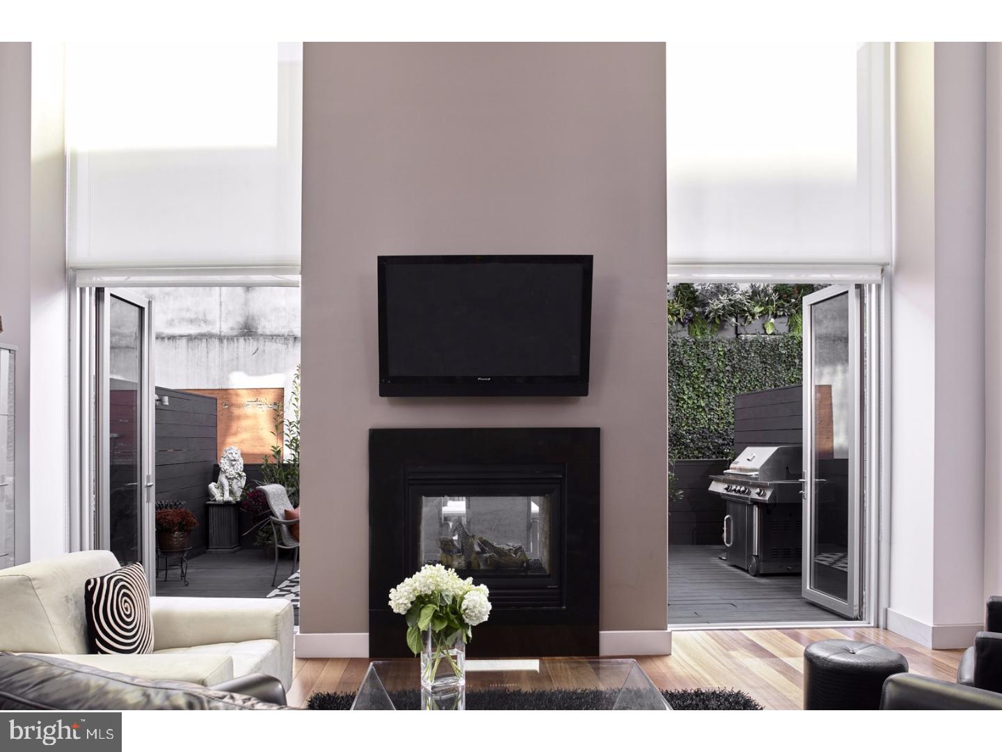 LOGAN SQUARE - Residential