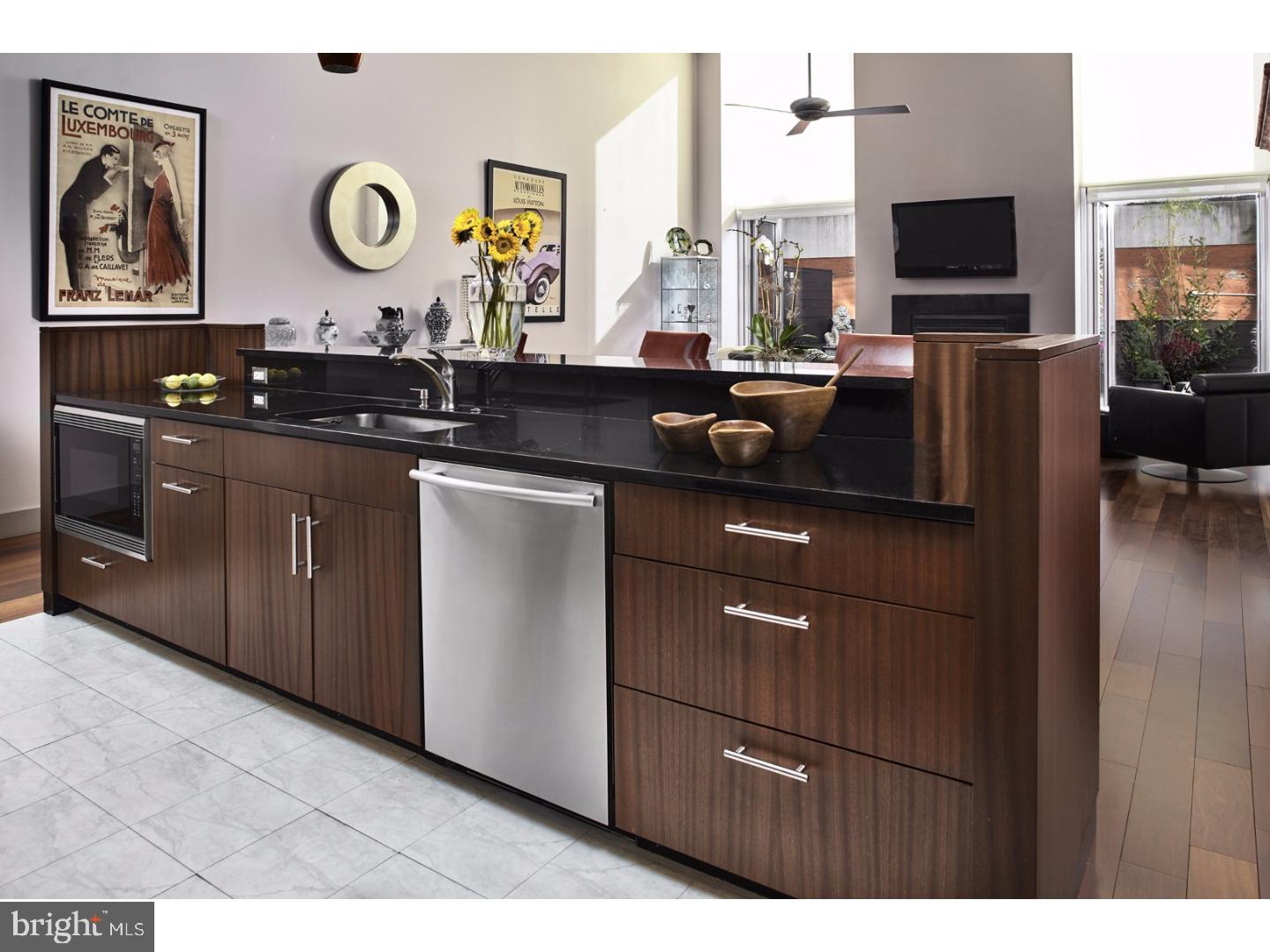 LOGAN SQUARE - Residential