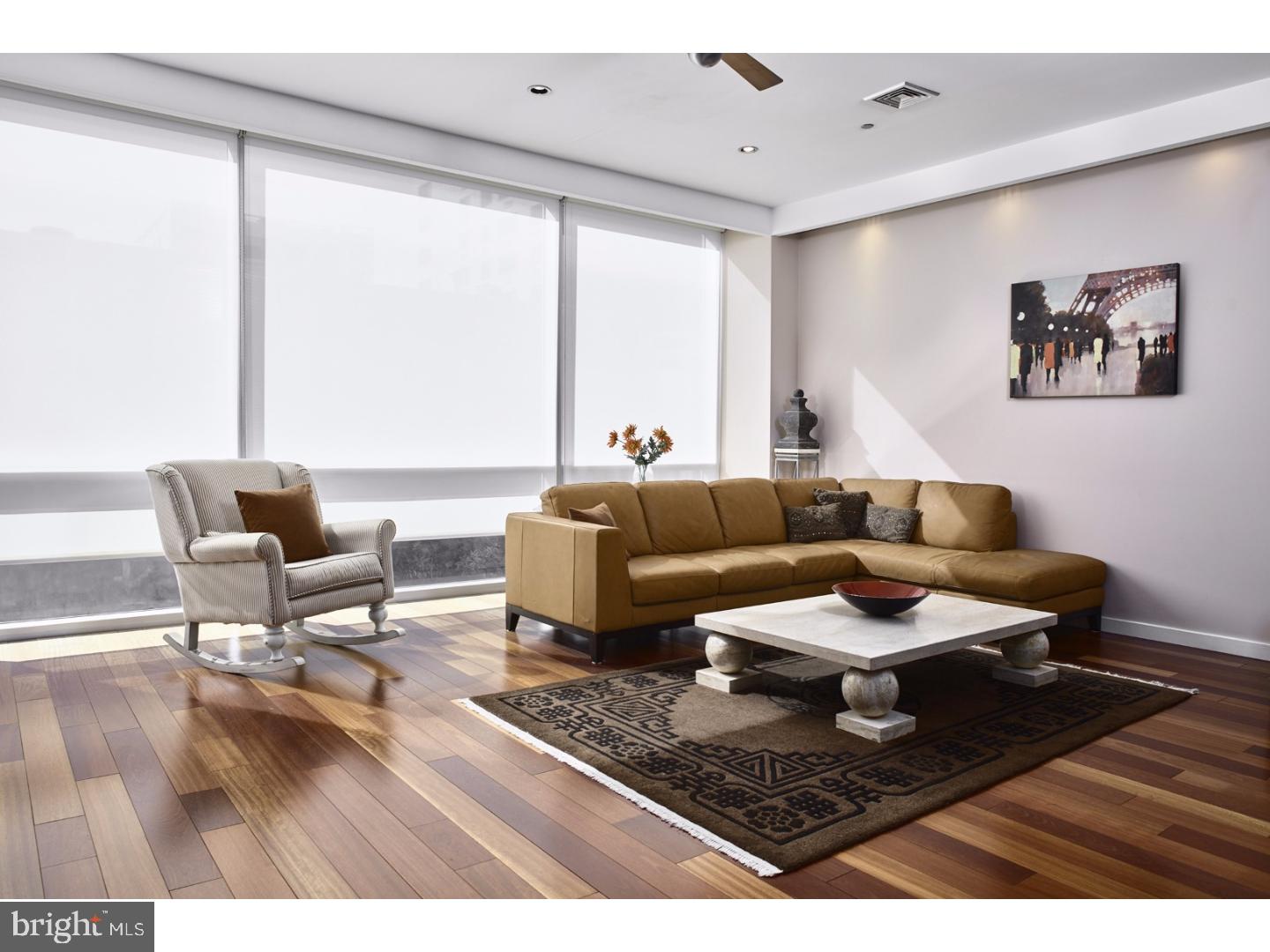 LOGAN SQUARE - Residential