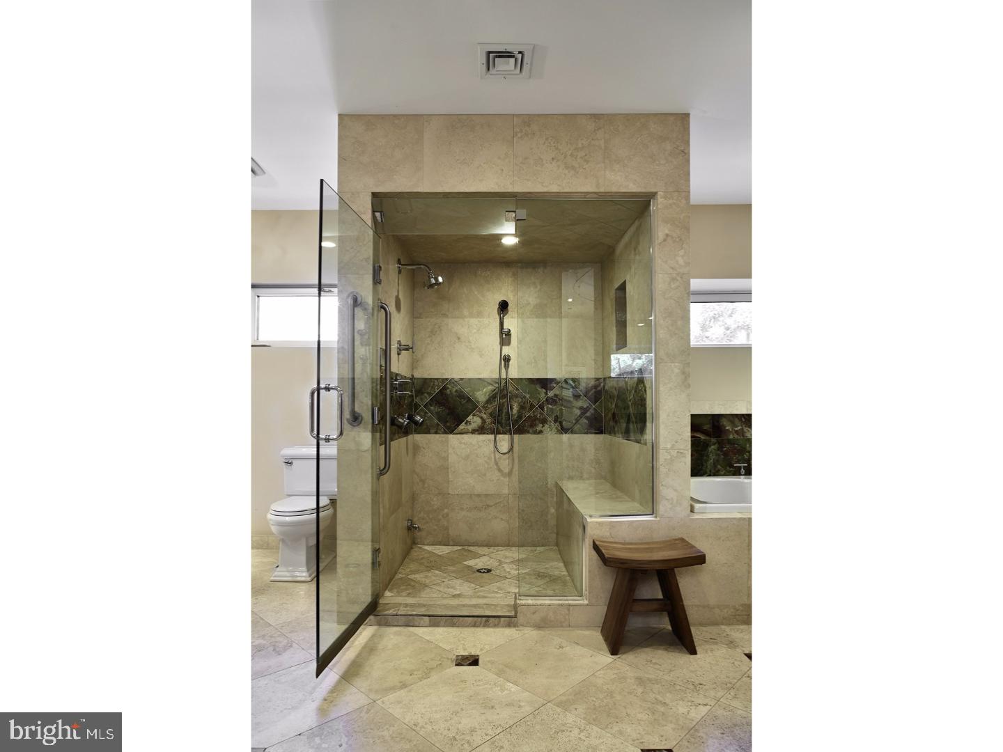 LOGAN SQUARE - Residential