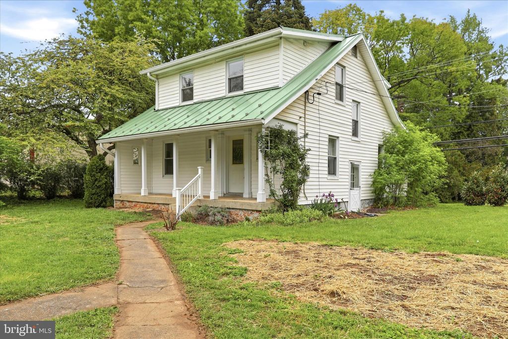 Photo of 521 Beaver Creek Road, HAGERSTOWN, MD 21740 (MLS # MDWA2036584)