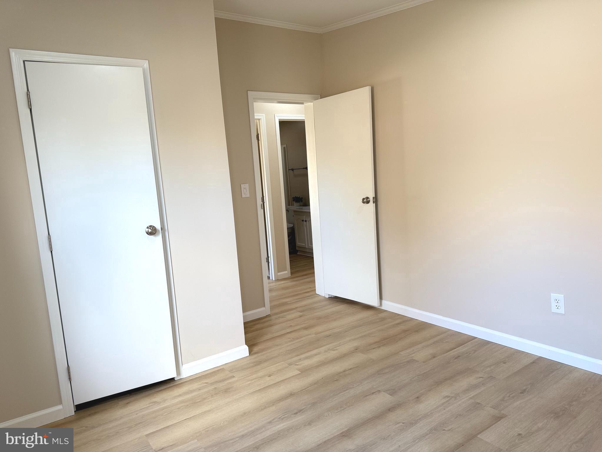 MEADOWS OF CHANTILLY - Residential