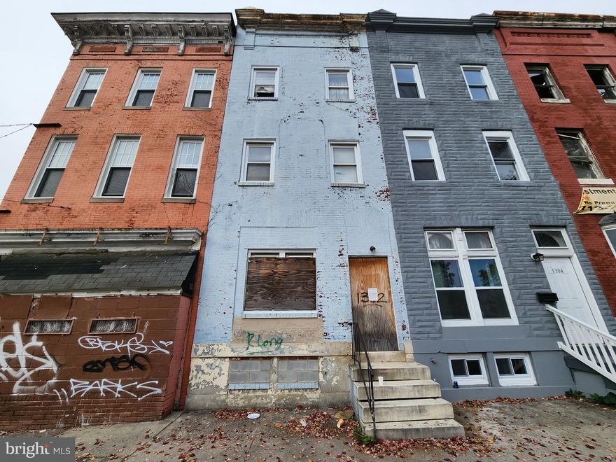ONLINE AUCTION: Bidding begins 11/27/2023 @ 10:00 AM. Bidding ends 11/29/2023 @ 11:00 AM. List Price is Suggested Opening Bid. This 3 story townhouse is located in the Oliver neighborhood of Baltimore. The area is conveniently situated near several notable locations, including Johns Hopkins Hospital and Clifton Park. The nearest major traffic artery, N Broadway, provides easy access to the rest of the city.

Deposit to Increase to 10% of the Purchase Price within 48 Hours. Deposit: $5,000.