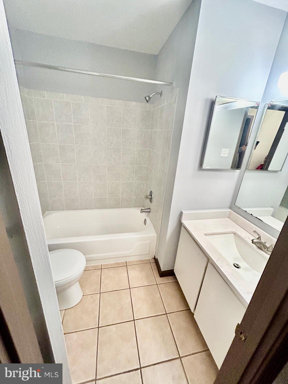 PINEWOOD STATION - Residential Lease