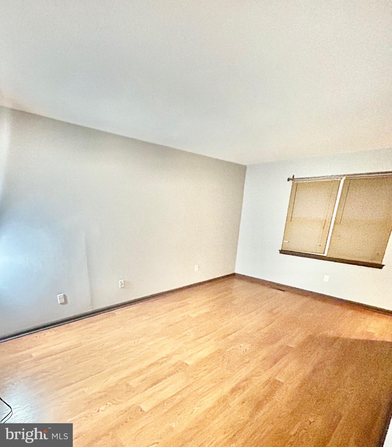 PINEWOOD STATION - Residential Lease