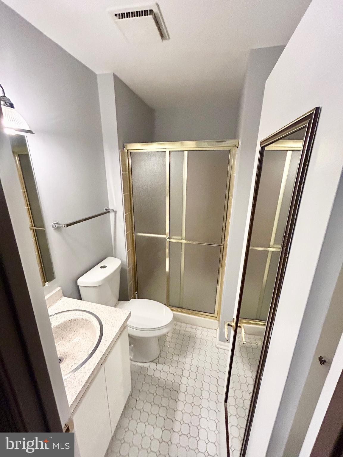 PINEWOOD STATION - Residential Lease