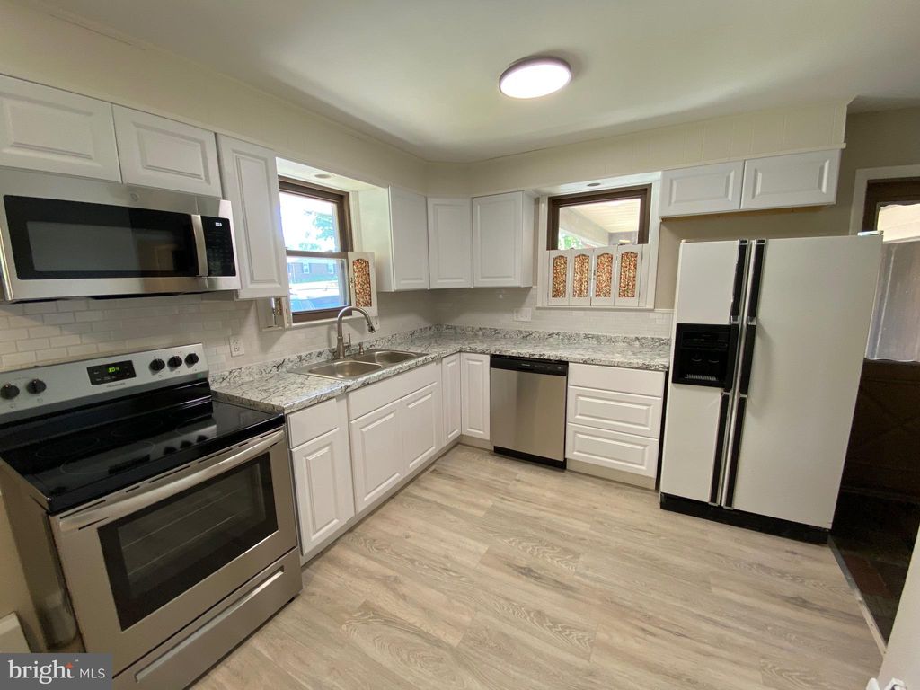 Photo of 26 E SWARTZVILLE RD, DENVER, PA 17517 (MLS # PALA2036062)