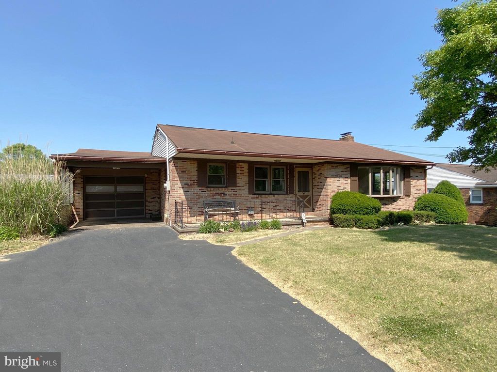 Photo of 26 E SWARTZVILLE RD, DENVER, PA 17517 (MLS # PALA2036062)