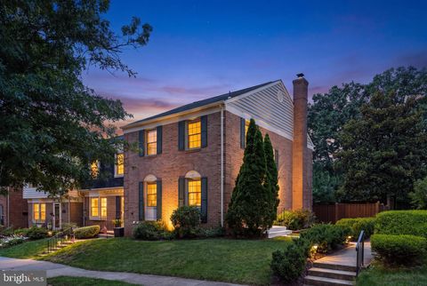 Photo of 5420 Cabot Ridge Court, FAIRFAX, VA 22032 (MLS # VAFX2329540)