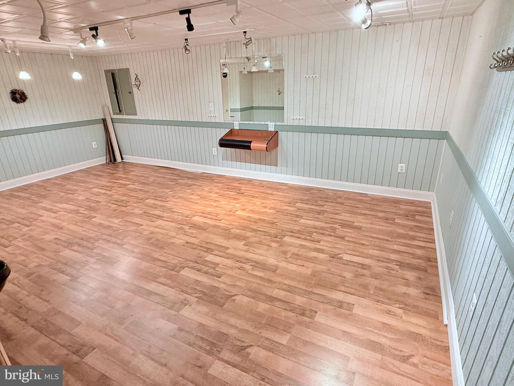 SPRUCE HILL ESTATES - Residential