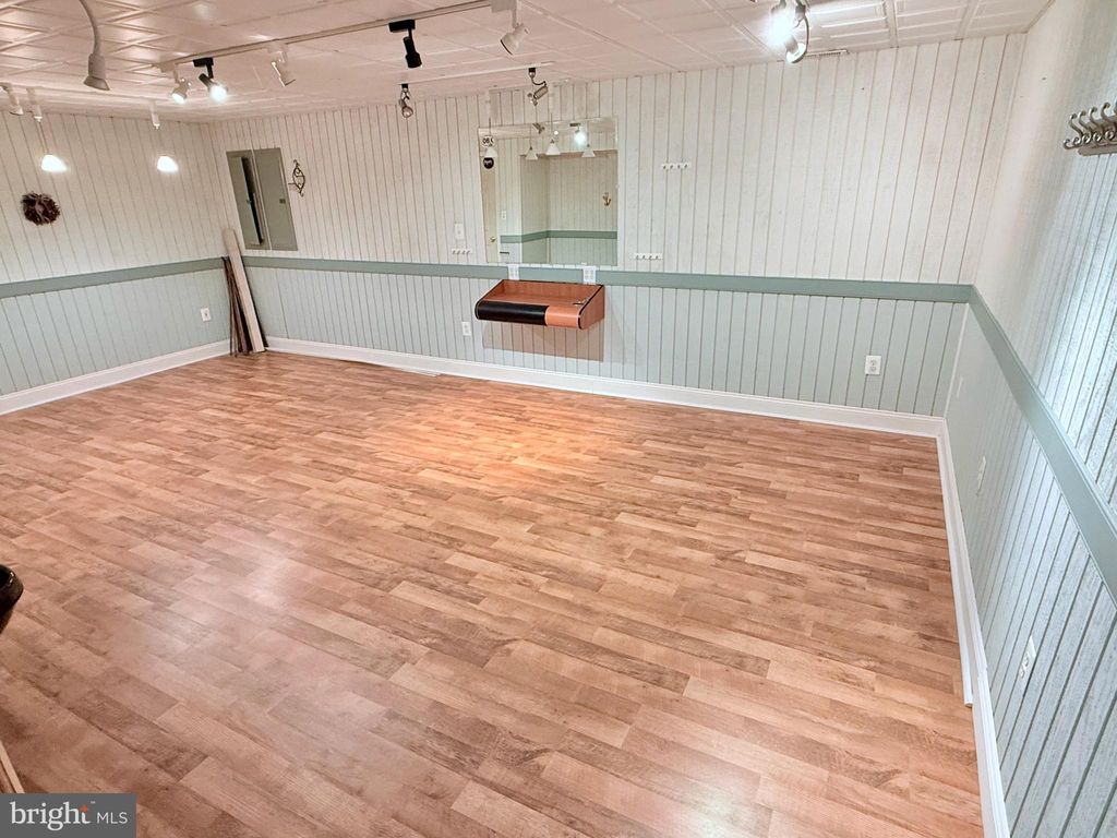 listing image 70