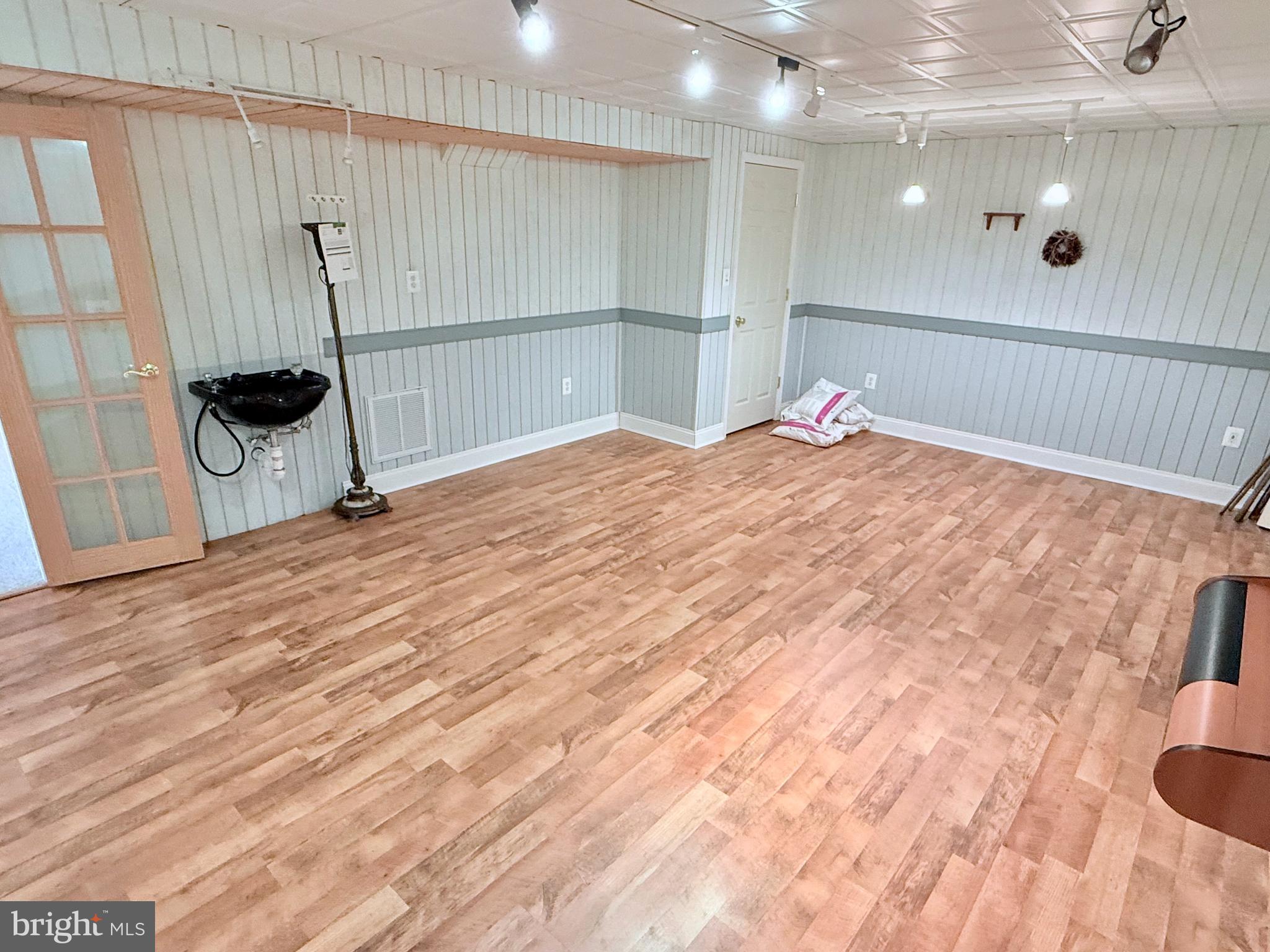 SPRUCE HILL ESTATES - Residential