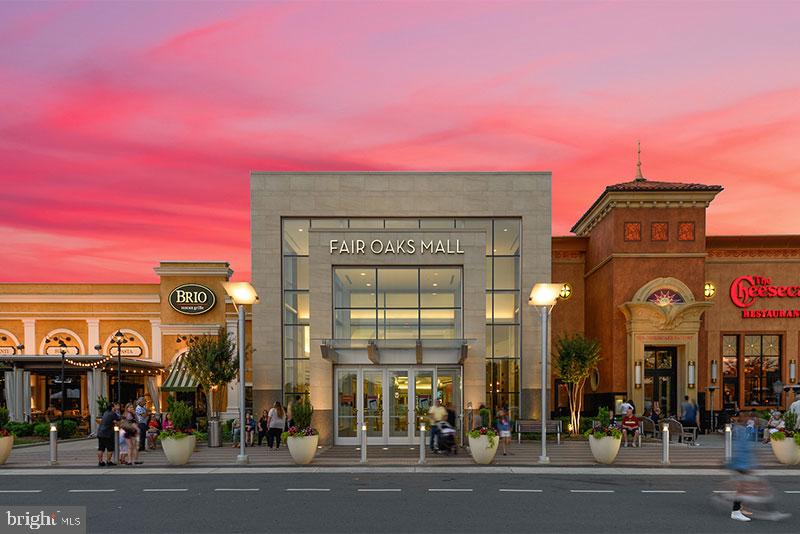 PENDERBROOK SQUARE CONDOMINIUMS - Residential