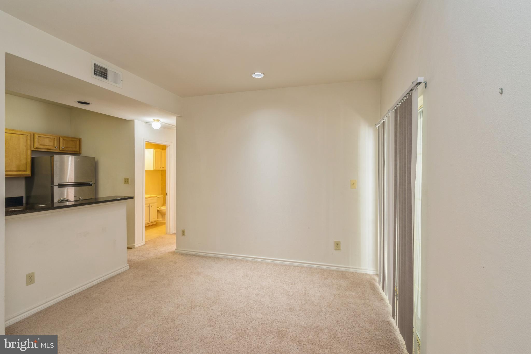 PENDERBROOK SQUARE CONDOMINIUMS - Residential