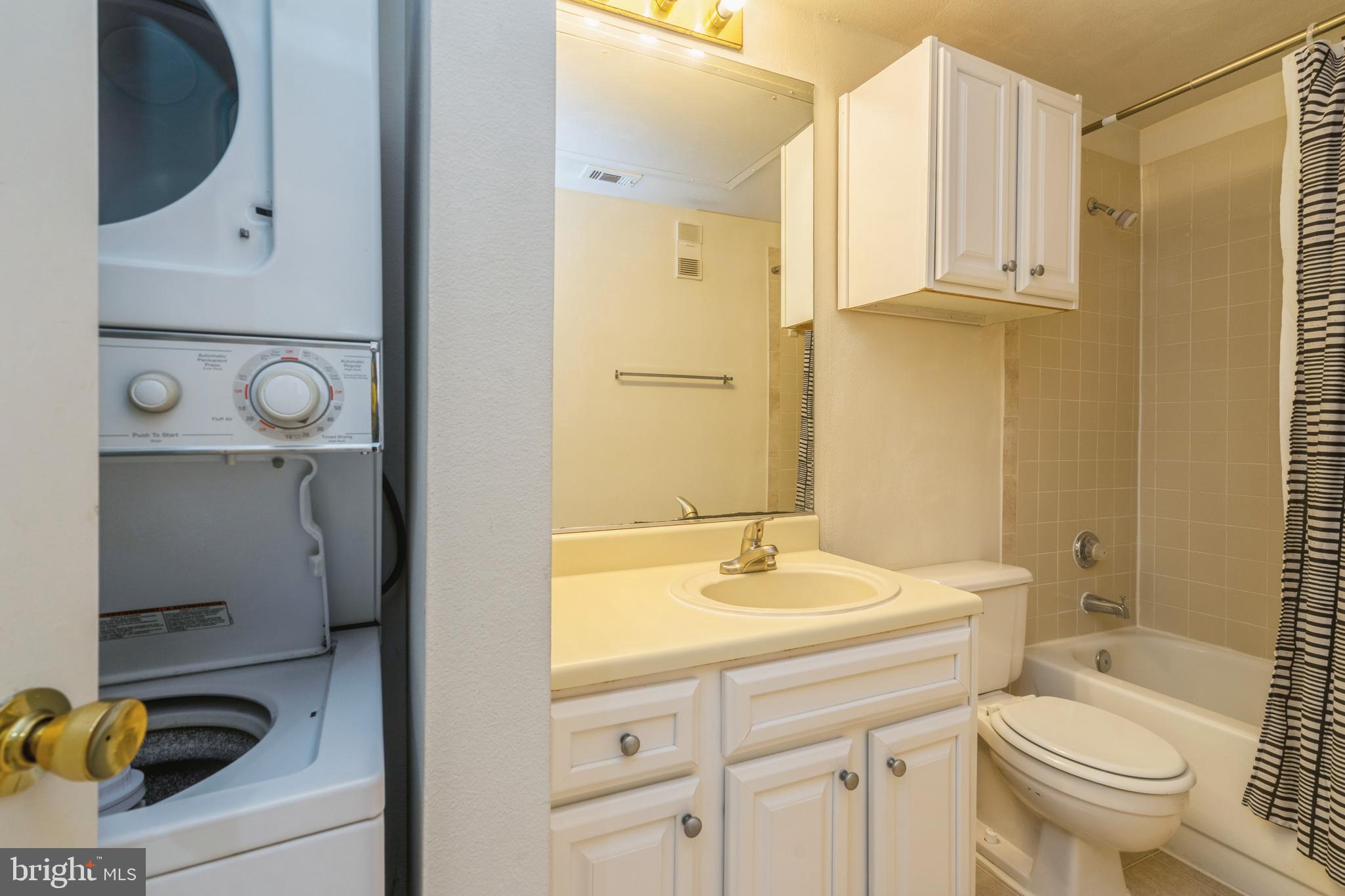 PENDERBROOK SQUARE CONDOMINIUMS - Residential