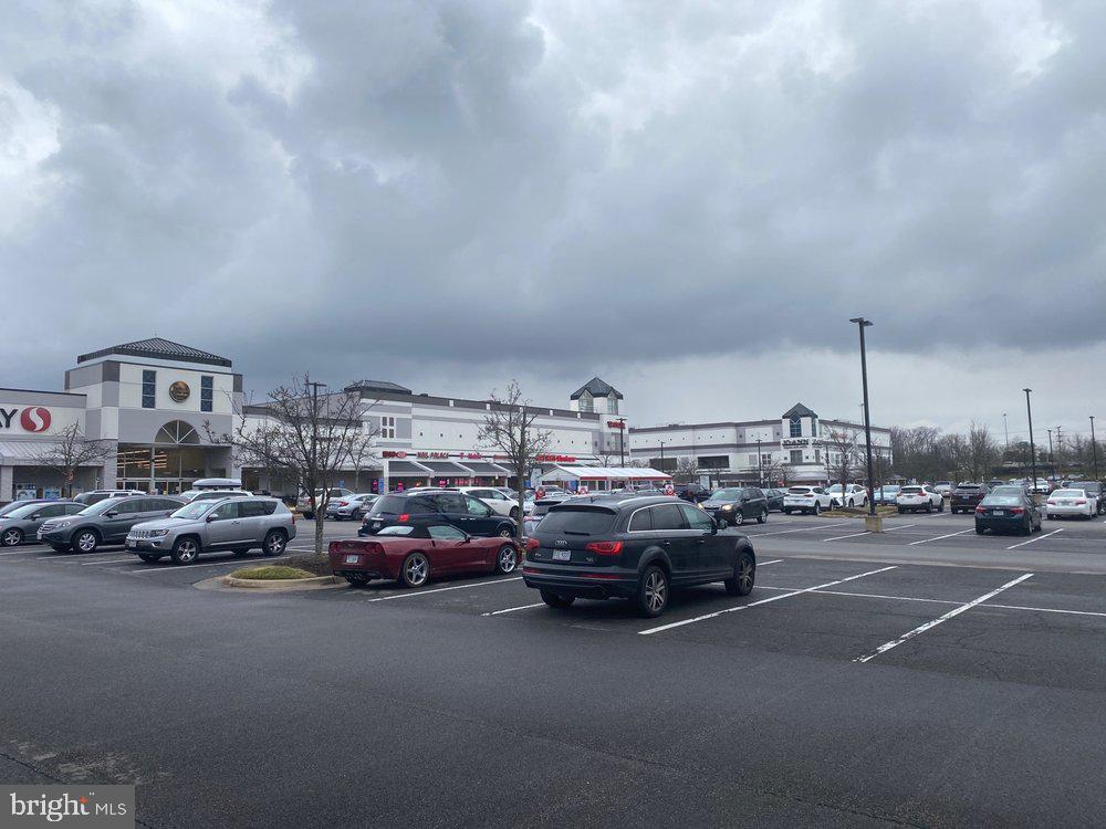 PENDERBROOK SQUARE CONDOMINIUMS - Residential