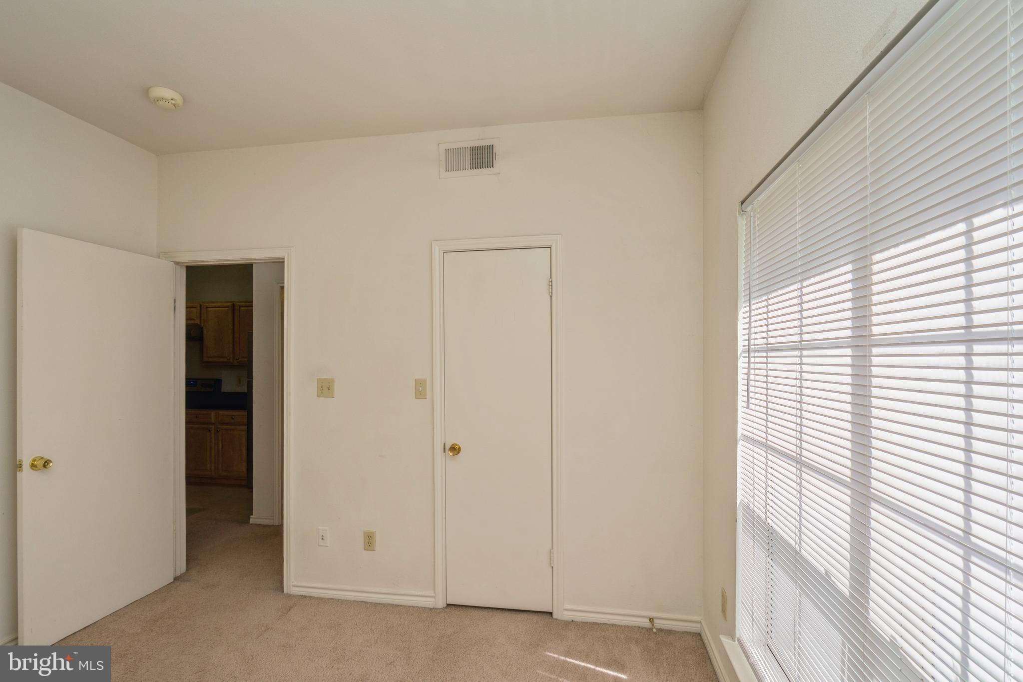 PENDERBROOK SQUARE CONDOMINIUMS - Residential