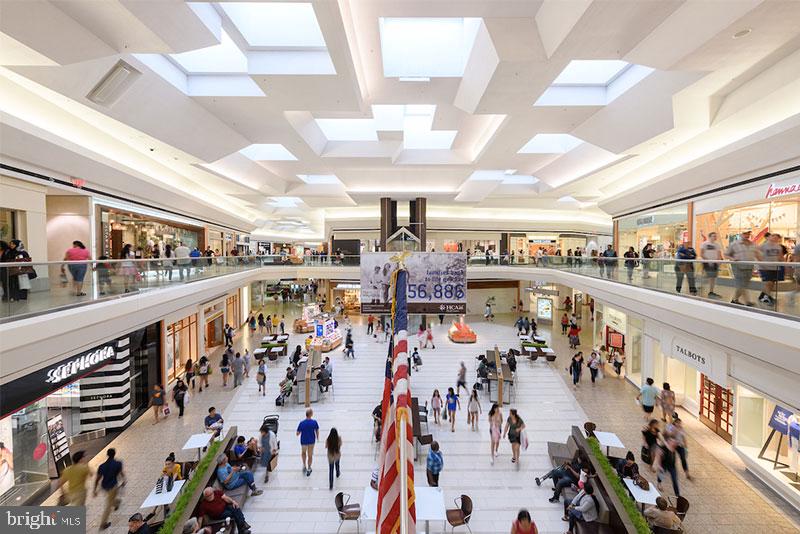 PENDERBROOK SQUARE CONDOMINIUMS - Residential