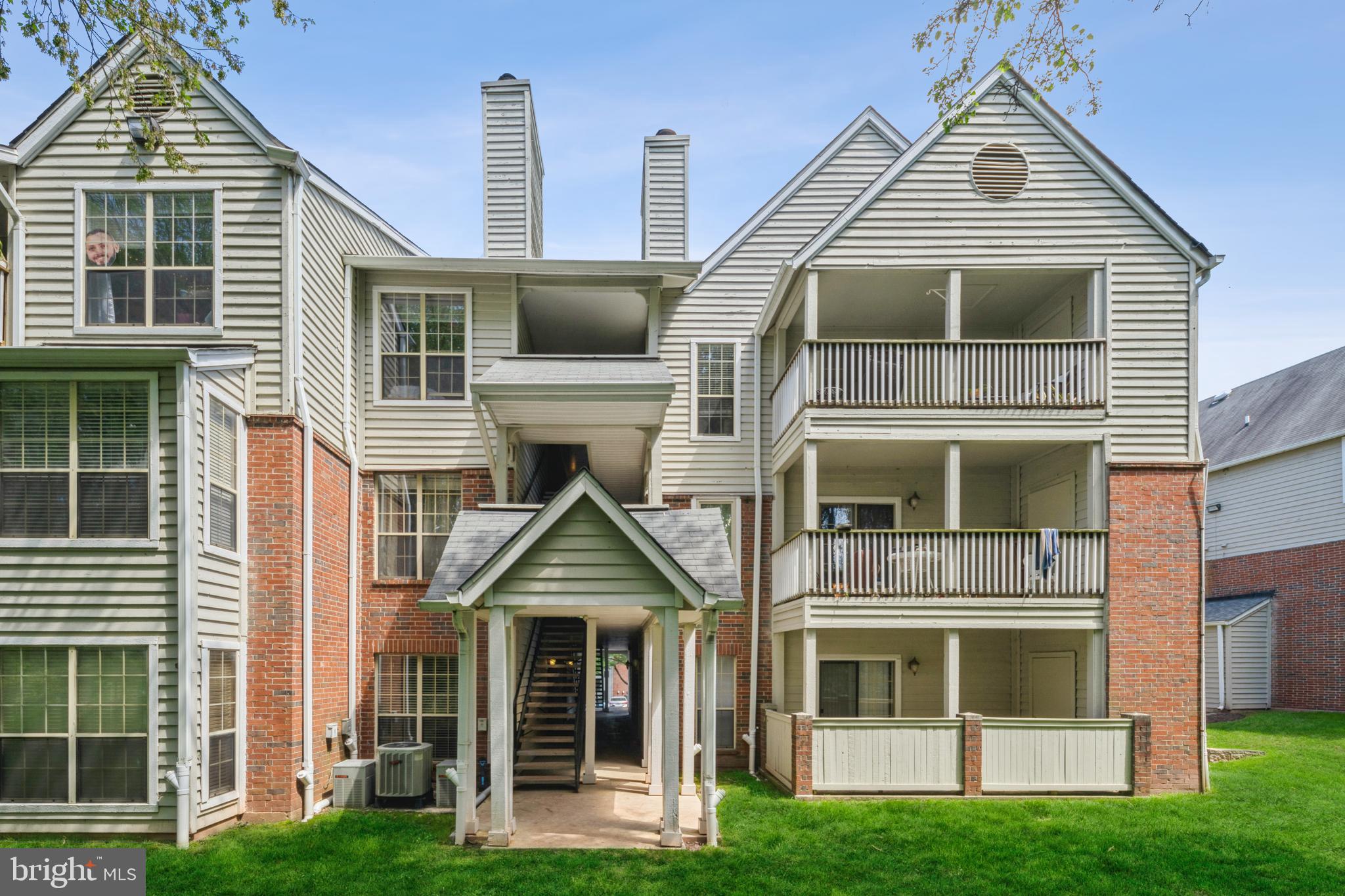 PENDERBROOK SQUARE CONDOMINIUMS - Residential