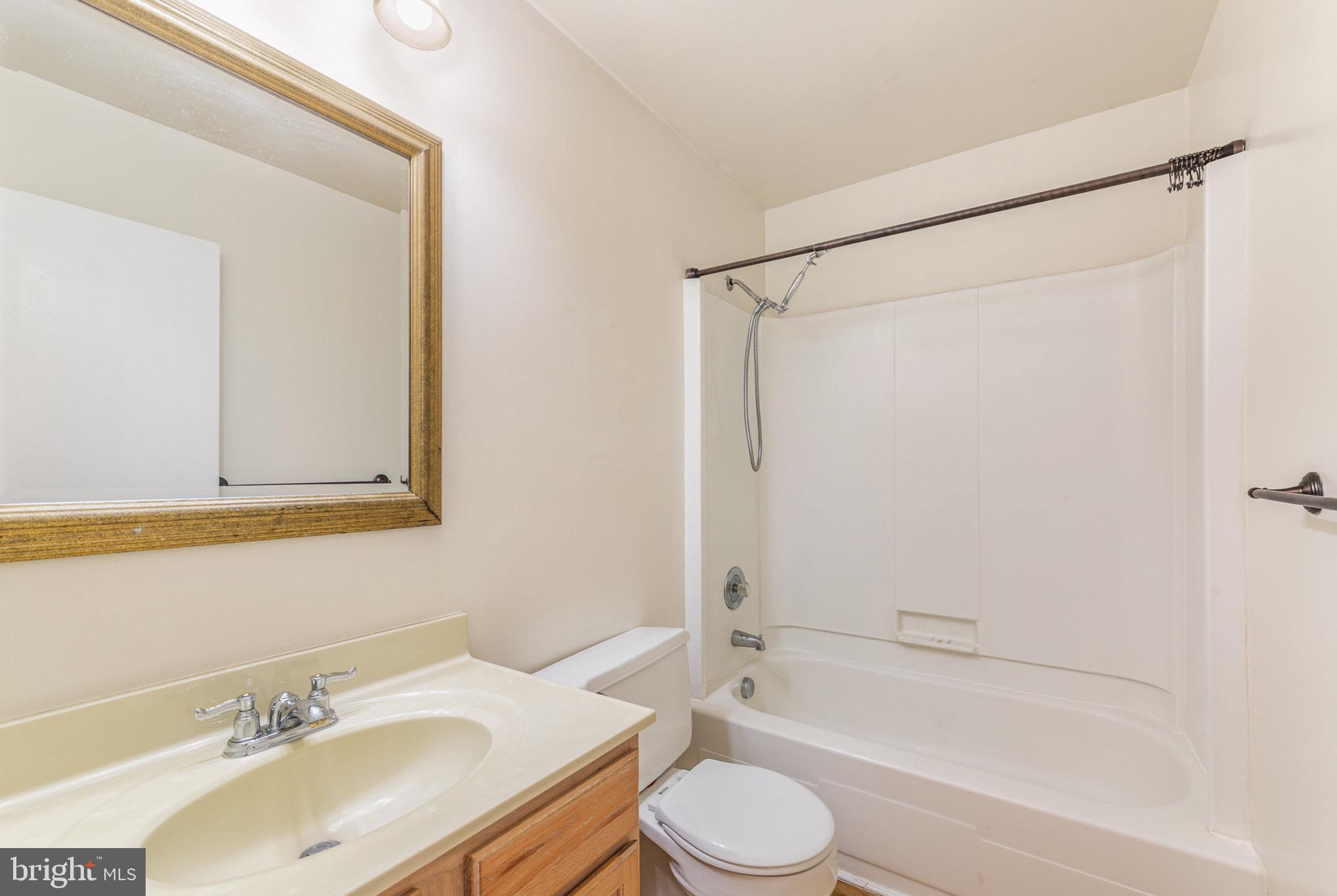 HICKORY HILLS - Residential Lease