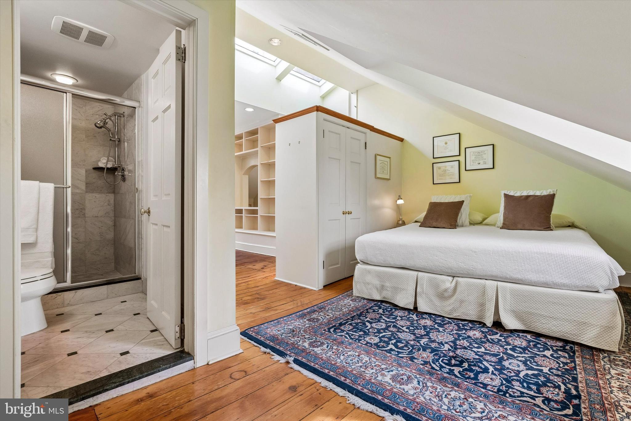 SOCIETY HILL - Residential