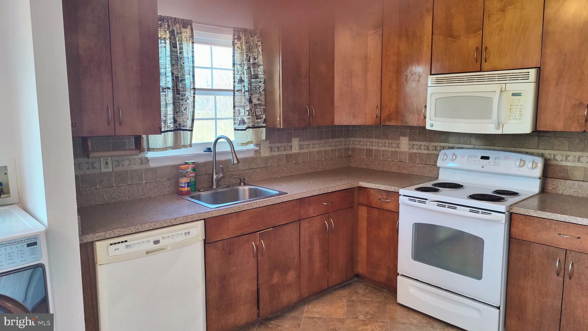 WILLIAMSTOWN - Residential Lease