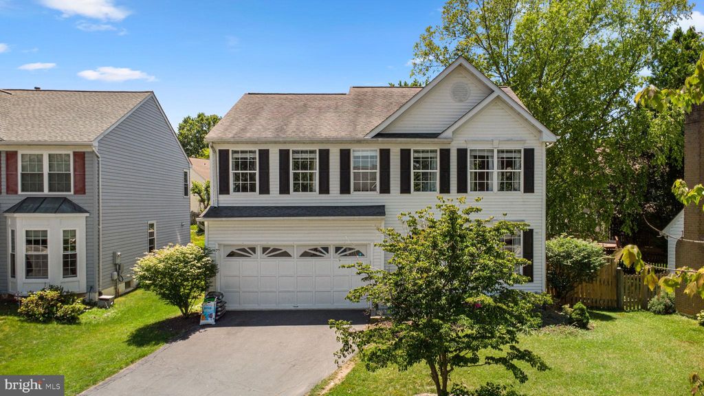 Photo of 818 Bellview Court NE, LEESBURG, VA 20176 (MLS # VALO2126478)