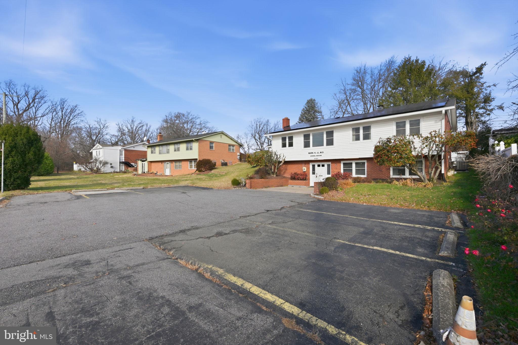 1721 UNIVERSITY BOULEVARD W