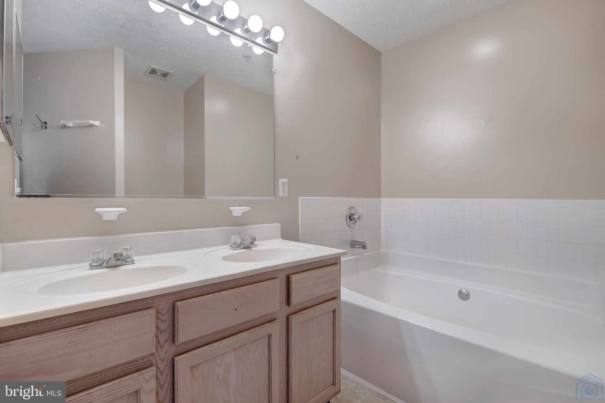 ANNAPOLIS OVERLOOK - Residential Lease