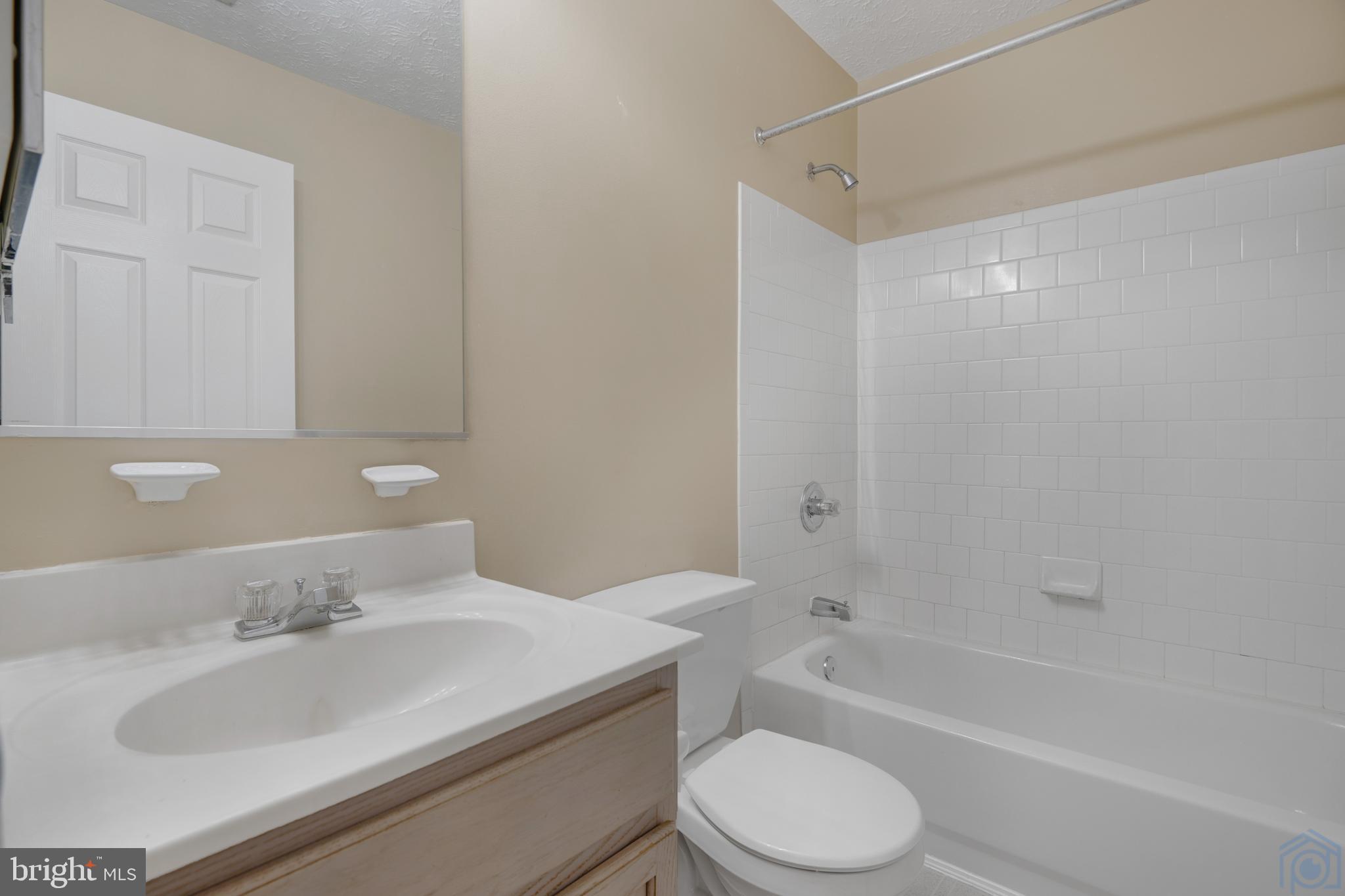 ANNAPOLIS OVERLOOK - Residential Lease